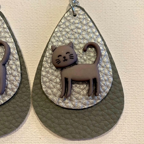 Faux Leather Silver & Grey Cat ๐โโฌ Earrings - Picture 2 of 5